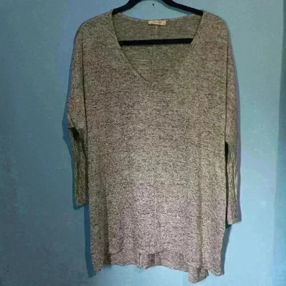 Olivia rae gray and white merle oversize top size M,  lounge comfort wear - Picture 1 of 5